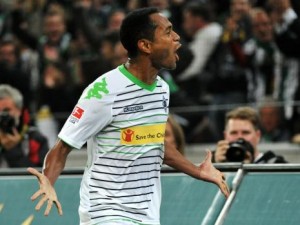 Raffael contribuyó a la goleada con un doblete.