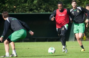 Koné en un entrenamiento, pichichi y gran esperanza racinguista.