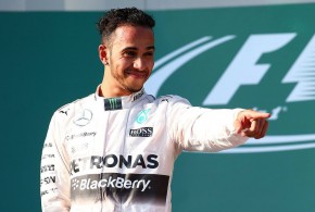 Hamilton domina en el gran día de Carlos Sainz